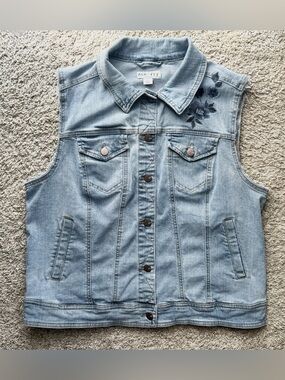 Ava & Viv Dark Blue Floral Embroidered Denim Vest Light Wash Jean Vest Women’s X